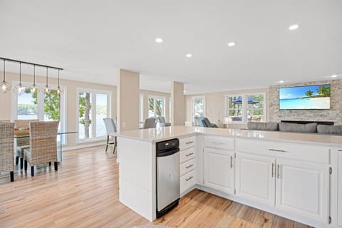 House, Multiple Beds, Patio (High Tide) | Interior