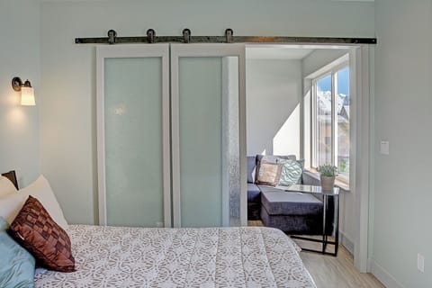 Suite, 1 Queen Bed with Sofa bed | Free WiFi