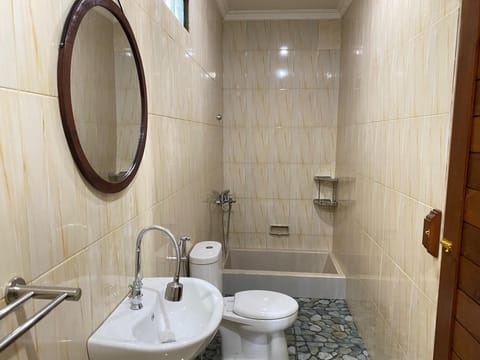 Towels, soap, shampoo, toilet paper