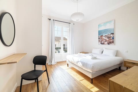 Apartment | 3 bedrooms, laptop workspace, iron/ironing board, bed sheets