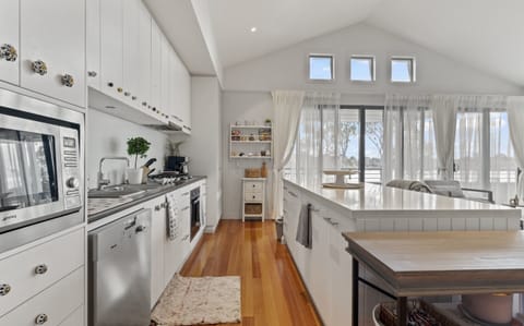 Apartment | Private kitchen | Cookware/dishes/utensils
