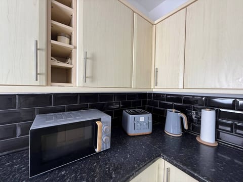 House, 3 Bedrooms, Garden View | Private kitchen