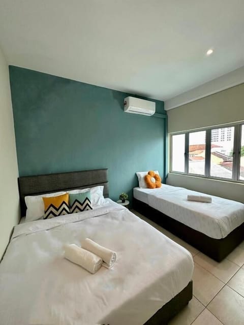 Deluxe Triple Room | Desk, free WiFi