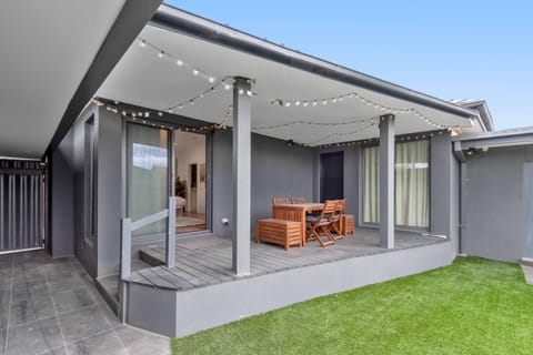 Apartment | Outdoor dining