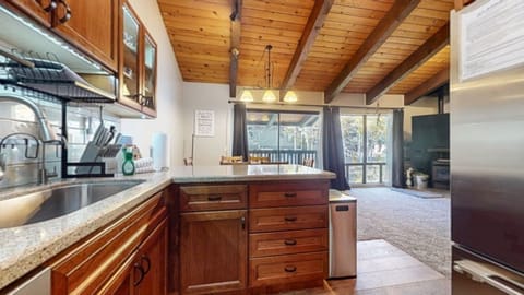Condo, 3 Bedrooms | Private kitchen | Fridge, oven, coffee/tea maker, toaster