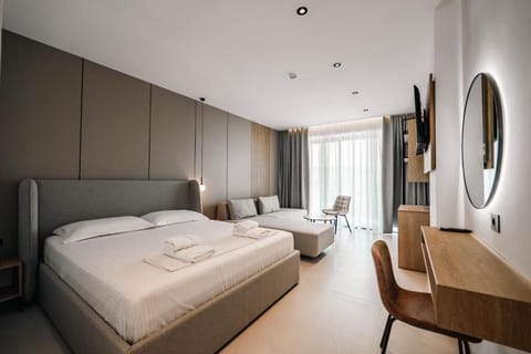 Deluxe Triple Room | Free WiFi, bed sheets