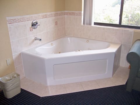 Suite, 1 King Bed, Jetted Tub | Jetted tub