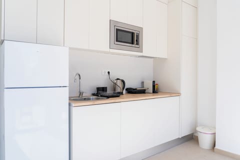 CA STUDIO-TERRAZA-VISTA PLAYA | Private kitchen | Full-size fridge, microwave, stovetop, espresso maker
