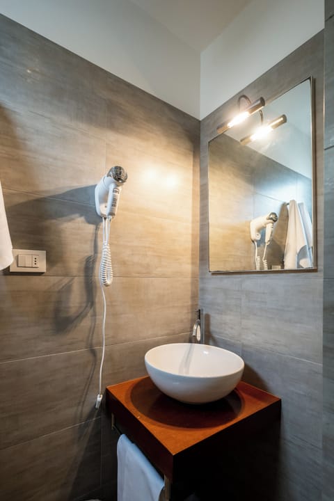 Comfort Double Room, Partial Sea View | Bathroom | Free toiletries, hair dryer, bidet