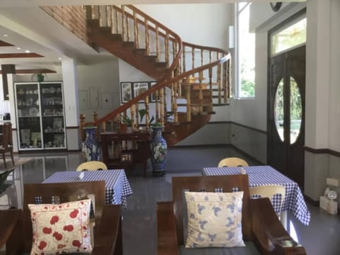 Room, 1 Bedroom, Accessible, Garden View | Living room
