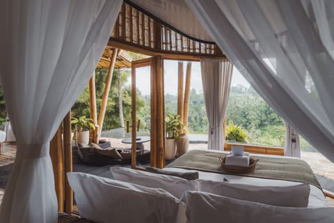 Butterfly Bamboo house | Egyptian cotton sheets, premium bedding, in-room safe