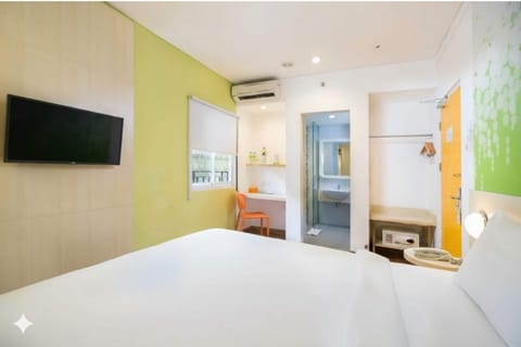 Deluxe Double Room | Premium bedding, desk, free WiFi, bed sheets