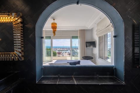 Superior Double or Twin Room, Balcony, Sea View | Bathroom | Separate tub and shower, free toiletries, hair dryer, bidet