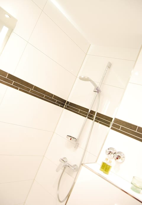 Comfort Double Room | Bathroom shower