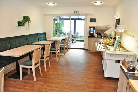 Daily buffet breakfast (EUR 14.80 per person)