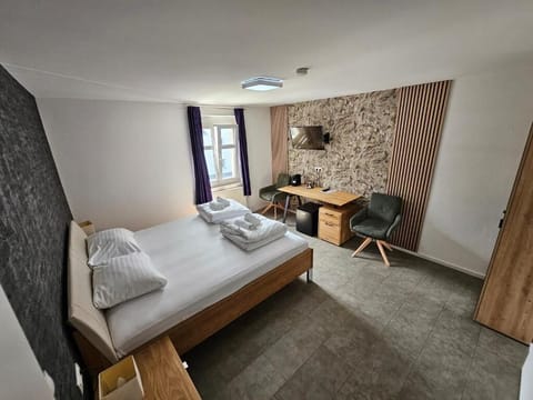 In-room safe, desk, free WiFi