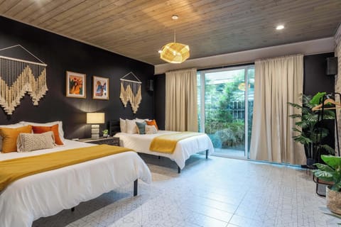 House (6 Bedrooms) | Interior