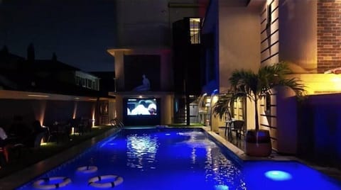 15 indoor pools