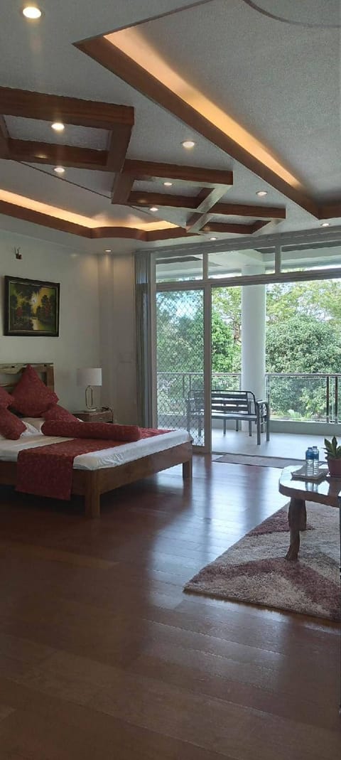 Room, 1 Bedroom, Balcony, Garden View | Living room