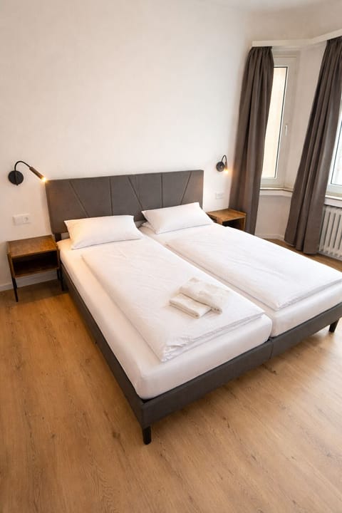Economy Double or Twin Room, 1 Bedroom, Non Smoking | Hypo-allergenic bedding, desk, soundproofing, WiFi