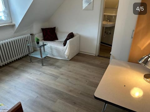 Basic Single Room | Hypo-allergenic bedding, desk, soundproofing, WiFi