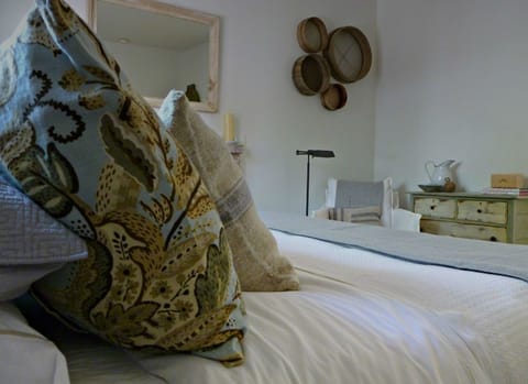 Mimosa Suite | Free WiFi, bed sheets