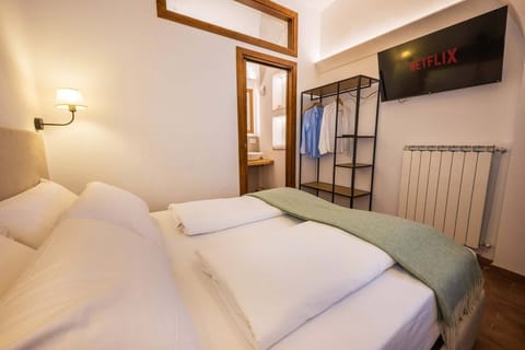 Economy Double or Twin Room | Minibar, in-room safe, blackout drapes, free WiFi