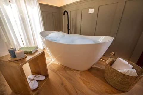 Deluxe Double Room, Balcony, City View | Bathroom | Slippers