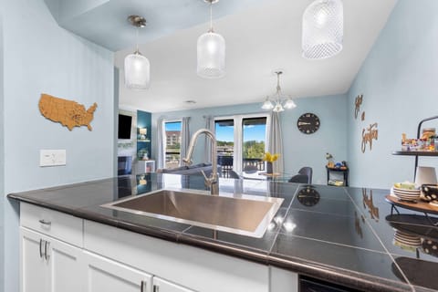 Condo, 1 King Bed with Sofa bed, Balcony, Golf View (Serene on Seventeen) | Interior