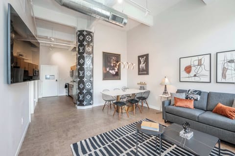 Apartment, Multiple Beds, Kitchen, City View (The 333 Suites 301) | Living area