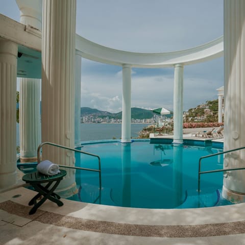 Outdoor pool, pool umbrellas, sun loungers