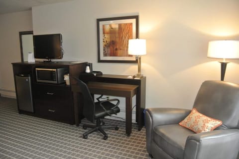 Premium bedding, desk, iron/ironing board, free cribs/infant beds