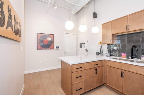 Apartment, Multiple Beds, Kitchen, City View (The 333 Suites 303) | Interior