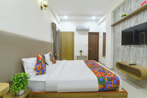 Egyptian cotton sheets, premium bedding, in-room safe, free WiFi