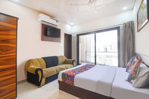 Egyptian cotton sheets, premium bedding, in-room safe, free WiFi