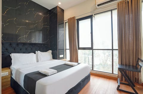 Egyptian cotton sheets, premium bedding, in-room safe, free WiFi