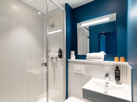 Room, 2 Twin Beds | Soundproofing, free WiFi, bed sheets