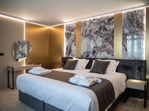 Exclusive Apartment, 1 King Bed with Sofa bed, City View | In-room safe, desk, laptop workspace, blackout drapes