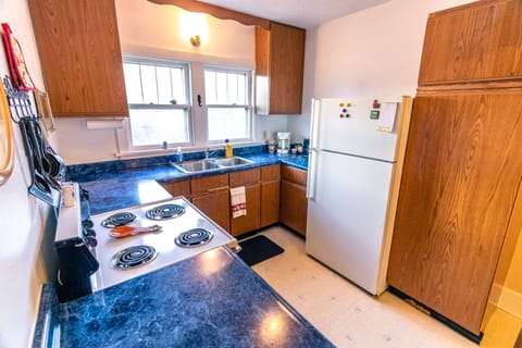 Comfort Cottage, 2 Bedrooms, Mountain View | Private kitchen | Toaster, blender, cookware/dishes/utensils, freezer