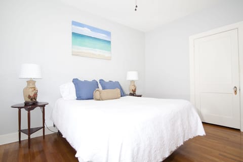 Luxury House, 2 Bedrooms, Kitchen (The Main House) | Individually decorated, desk, laptop workspace, iron/ironing board