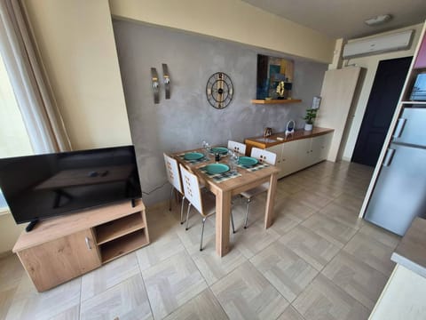 Apartment, 1 Bedroom, Ocean View | Dining