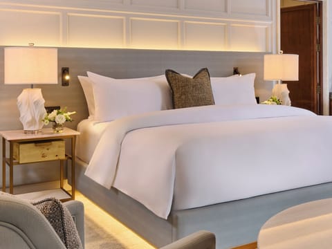 Premium bedding, in-room safe, blackout drapes, iron/ironing board