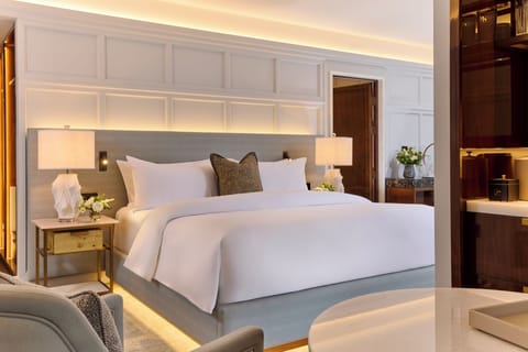 Bay Suite | Premium bedding, in-room safe, blackout drapes, iron/ironing board