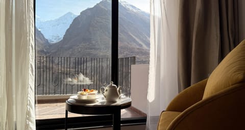 Deluxe Room, 1 Double Bed, Balcony, Mountain View