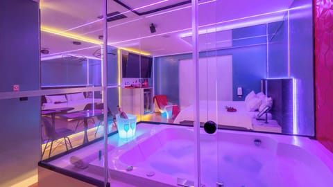 Standard Suite | Soundproofing, WiFi (free)