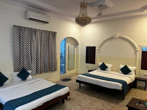 Family Double Room | Laptop workspace, WiFi (free)