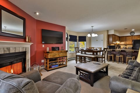 Condo, 3 Bedrooms | Living area