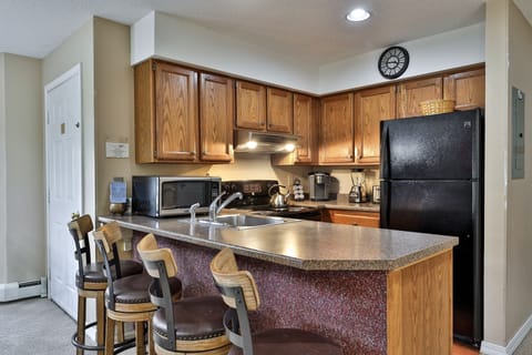 Condo, 3 Bedrooms | Private kitchen | Fridge, oven, coffee/tea maker, toaster