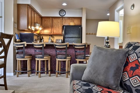 Condo, 3 Bedrooms | Living area