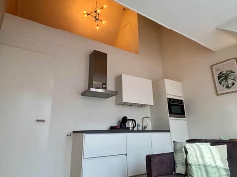 Apartment | Private kitchen | Electric kettle, toaster